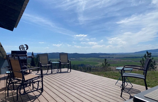 Heavenly Hilltop Barndominium. Bring your horses!