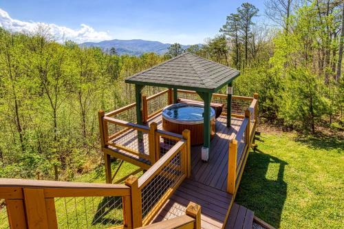 Heavenly View, FREE Attraction tickets for each paid day, Resort Pool, Hot Tub, WIFI!