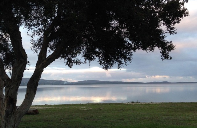 Hebe Cottage - On the Banks of Oyster Harbour - Just like Grandma's Place!
