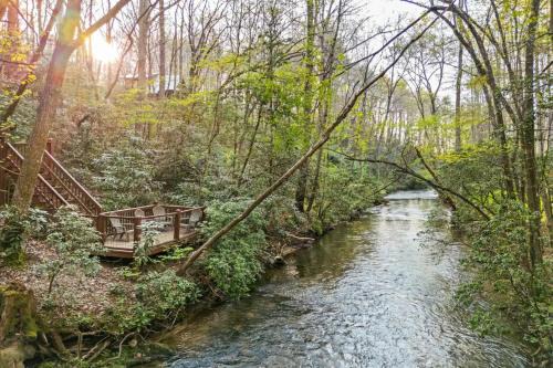 Hemlock Hideaway on the Creek - Nearby creek cozy hot tub and much more