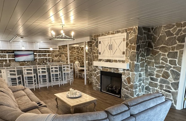 Henderson Acres, Vintage Luxury-Weaverville/ASHVILLE