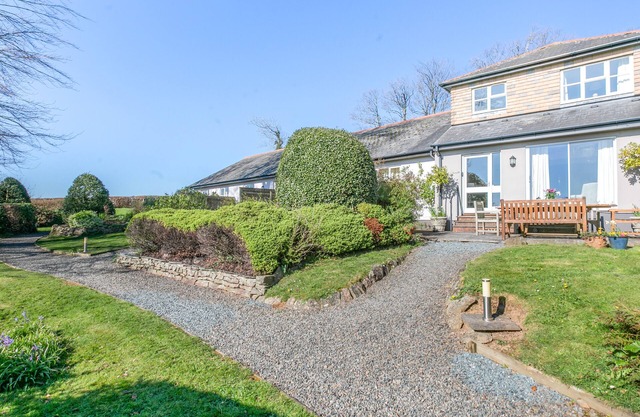 Henford Cottage - Four Bedroom House, Sleeps 8