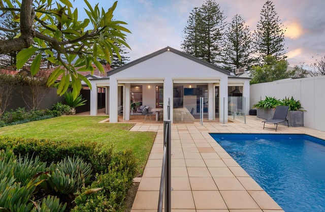 Henley Beach House | Luxury by the Sea