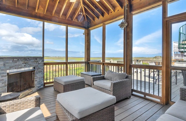 Here And Now: Amazing Ocean, Marsh and Lighthouse Views