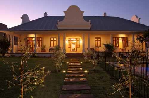 Hermanus Seafront Villa - Sophie's Rock