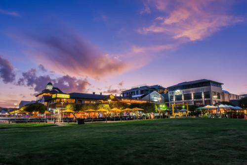 Hermanus Waterfront Boho Studio Apartment, Whale Coast Hideaway