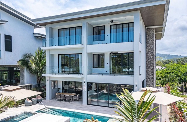 Hermosa Villa II Luxury Oceanfront Pool Jacuzzi