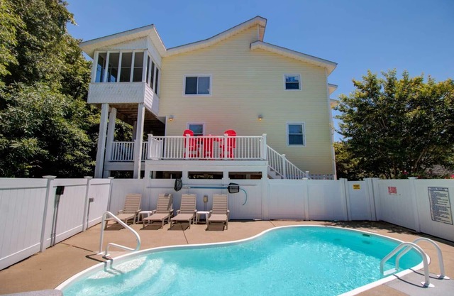 Heroes Retreat 4 Bedroom Home in Duck With Private Saltwater Pool and Hot Tub