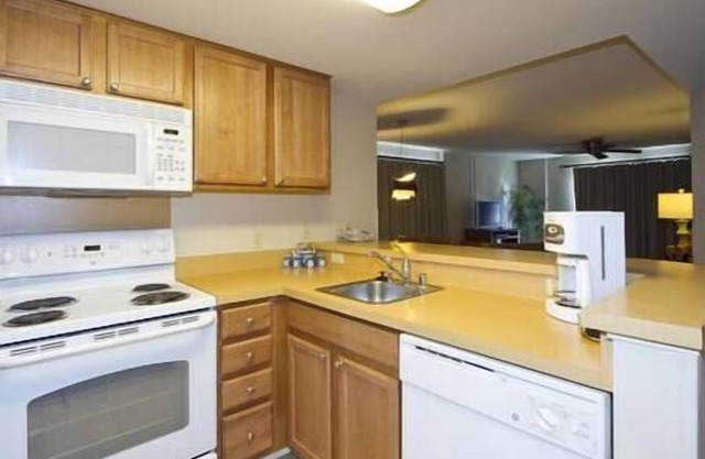 HGVC Waikiki Beach Walk Resort & Spa, Hot Tub-Pool