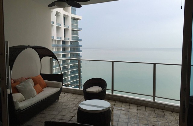 HHH Luxurious 3/3 over 3.000 ft2 Condo in Panama City next to Trump Hotel & Casi