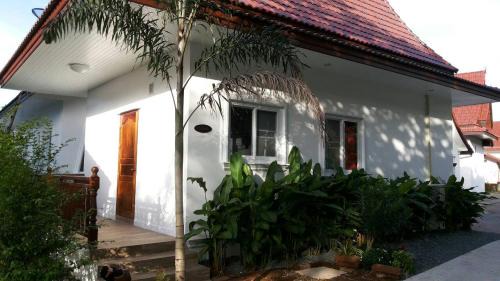 Hibiscus Cottage