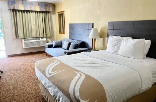 Hibiscus Inn & Suites
