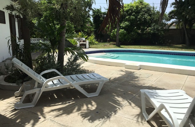 Hidden gem in Runaway Bay! Best location, stunning, private