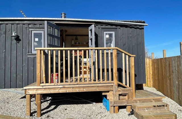 Hidden Hut – Secluded Shepherds Hut Titagel
