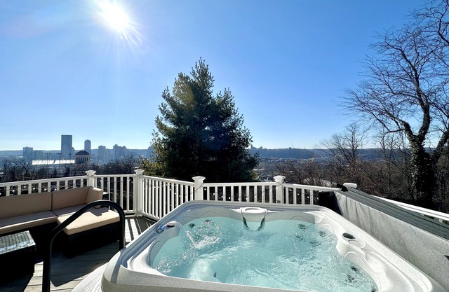 Hidden Pearl - City Skyline View - Free Hot Spa