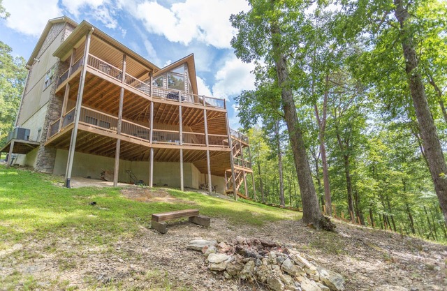 Hideaway Cove Huge Lakefront Home, Private Dock