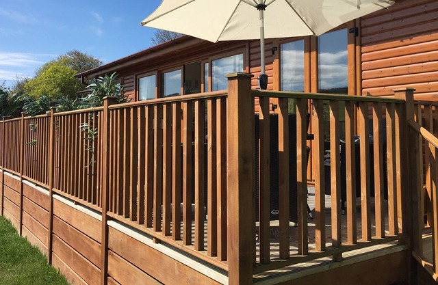 HIDEAWAY LODGE, country holiday cottage, with hot tub in Tintagel