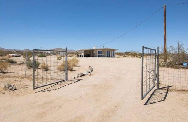HIGH DESERT VISTAS 1960 HOMESTEAD CABIN ON 5 ACRES