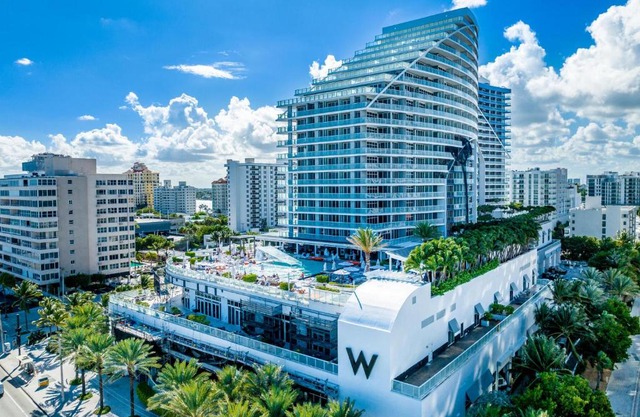 High Floor Luxury 2BR 2BA, Sleeps 6, Resort Access - Horizon by HomeStakes Stays