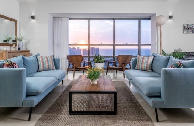 High Floor Sea View Serviced Building
