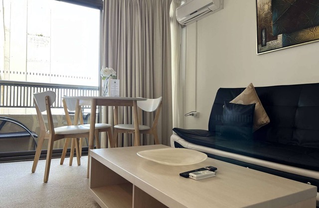 High Floor Sydney City Studio with Balcony