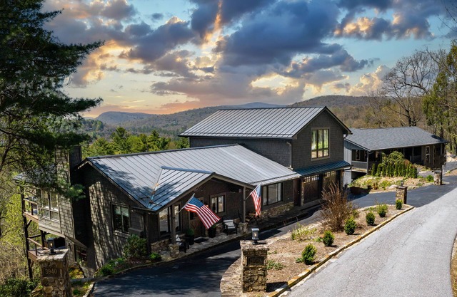 High Noon - Beautiful Mountain Views