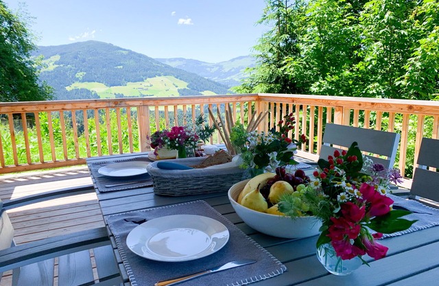High quality apartment with private sauna and stunning views on the ski slope.