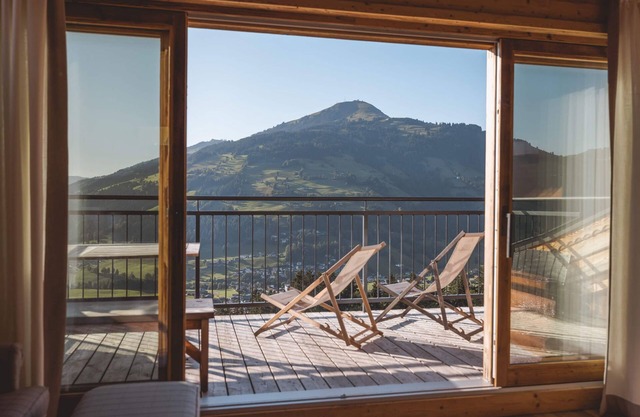 High quality apartment with sauna and dream view on the ski slope.