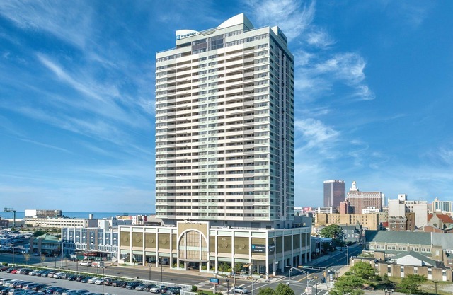 High Rise close to Steel Pier and Hardrock Casino