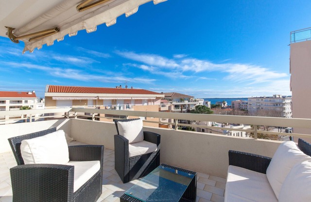 High-Standard 2-Bedroom Apartment with Sea View and Large Terrace