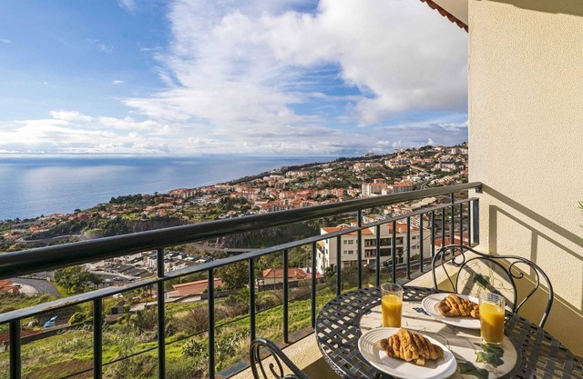 High Zone of Caniço, sea View - Varandas do Mar