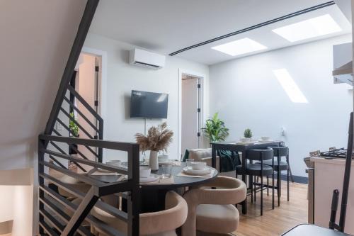 Highend Hideaway with rooftop and NYC views, 2 Kings beds, Sleeps 10, 20 PERCENT OFF