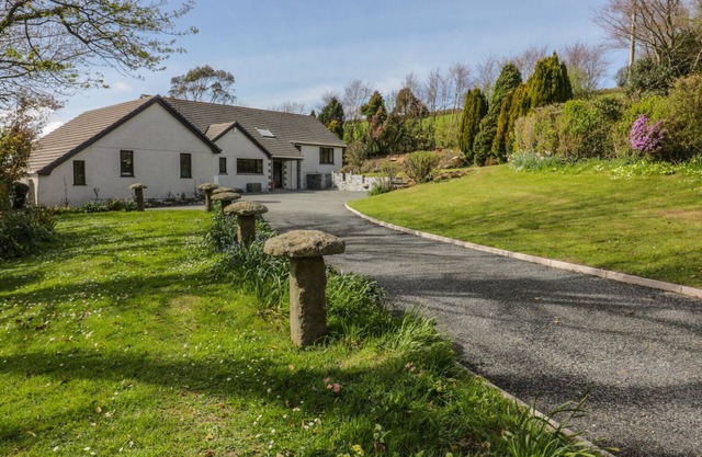 HIGHER KERNICK FARM, pet friendly, with open fire in Launceston