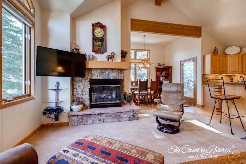 Highlander 305 by Ski Country Resorts