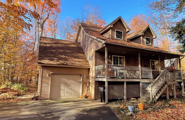 Highly rated 3 Bed,3 Bath, 0 cleaning fee dog friendly additional daily fee.