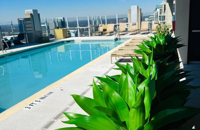 Highrise Balcony Rooftop Pool Gym Free Parking
