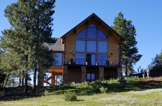 HIKE/BIKE/RELAX - nearby hike & bike trails!