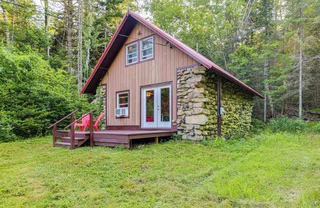 Hike, Raft, Ski & More: Cozy Cabin in Johnsburg!
