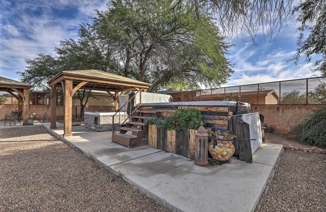 Hike, Shop & Unwind: Tucson Home w/Shared Hot Tub