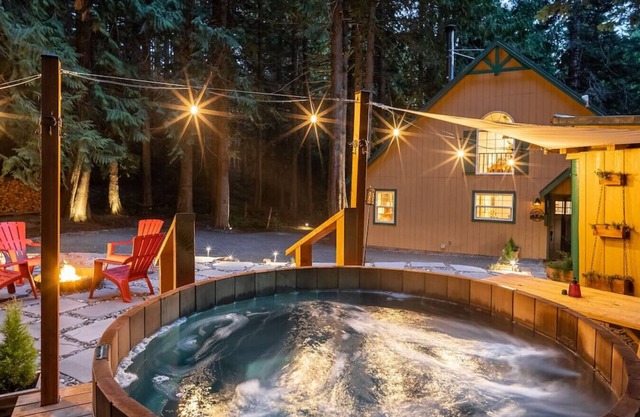 Hikers paradise w/cedar hot tub