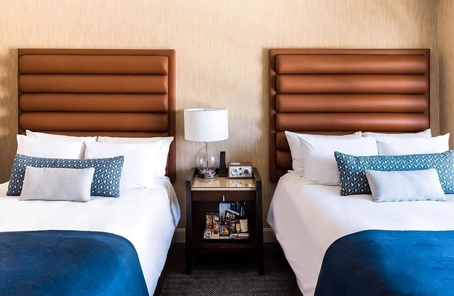Hiking Break at Hoyt Arboretum! 3 Stylish Units w/City Views at Dossier Hotel!