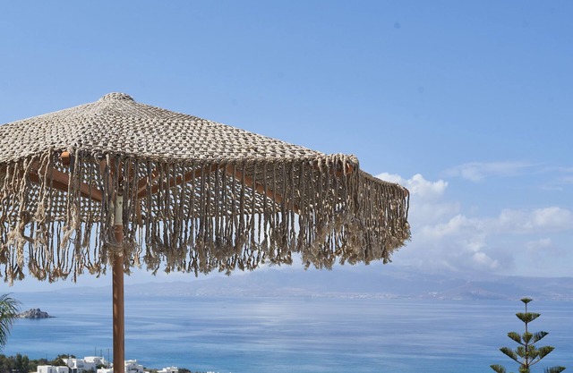 Hill Club Naxos