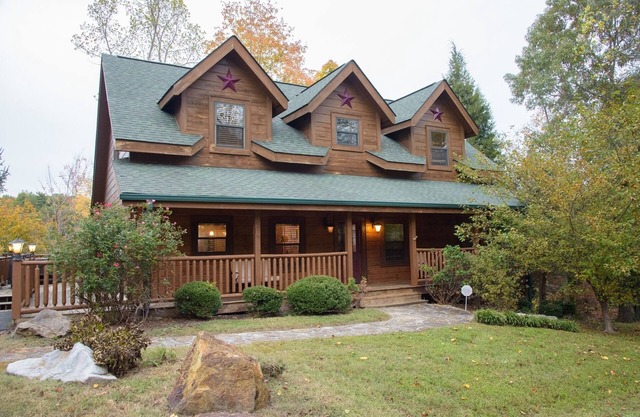 Hillbilly Hotel | 3 Bed, 2 Bath