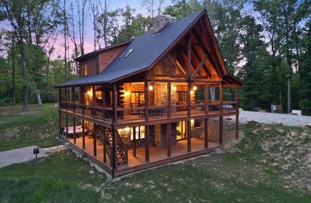 Hillside Hideaway - Cabin on 6 acres