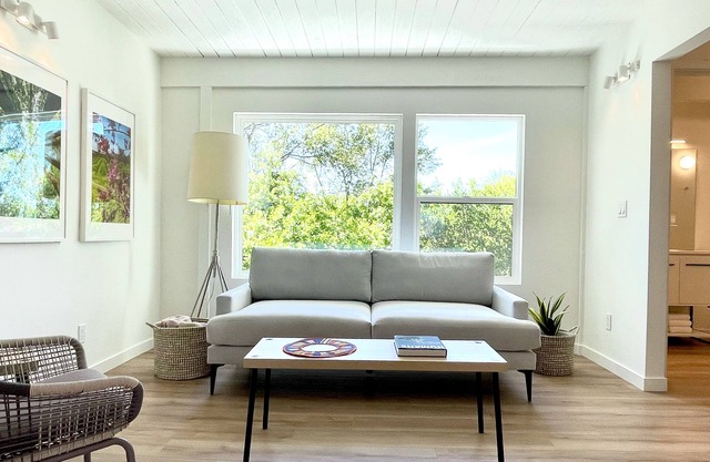 Hillside Oasis Btwn SF, Napa w/Big Views + Pool!