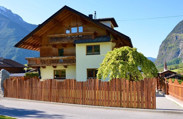 Hilltop apartment in Umhausen with garden