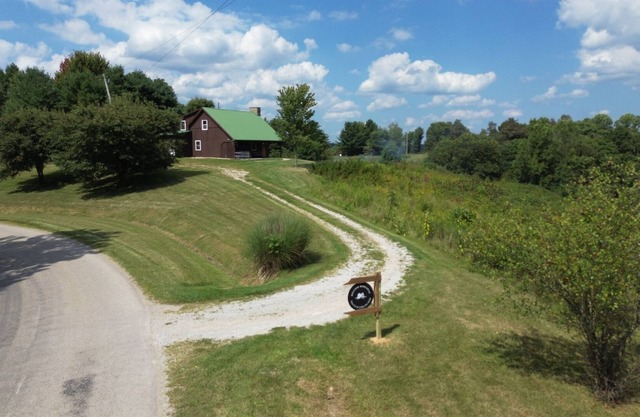 Hilltop Hideaway - Hocking Hills
