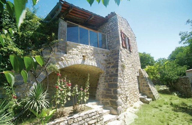 Hilltop Hideaway near Beaulieu