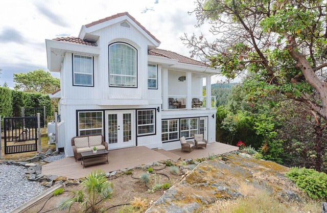 Hilltop Hideaway with Ocean and Mountain Views