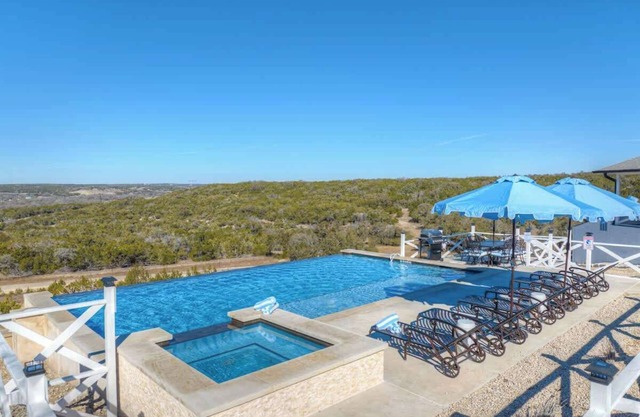 Hilltop Lux Haus With Infinitypool-hottub-pooltable